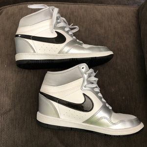 Women’s Nike sky high force